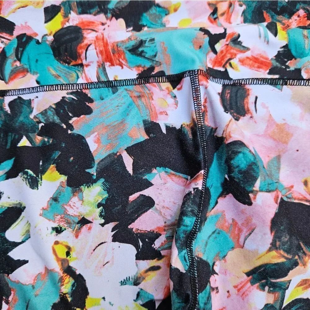 Fabletics Floral Mid Rise Capri Leggings - Picture 11 of 12